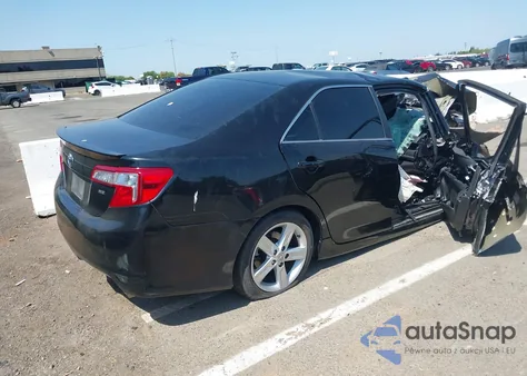 2014 Toyota Camry Se z USA, uszkodzony, nr VIN 4T1BF1FK9EU856060